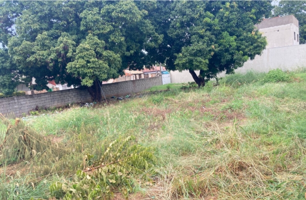 Vende-se Terreno na Av. General Melo